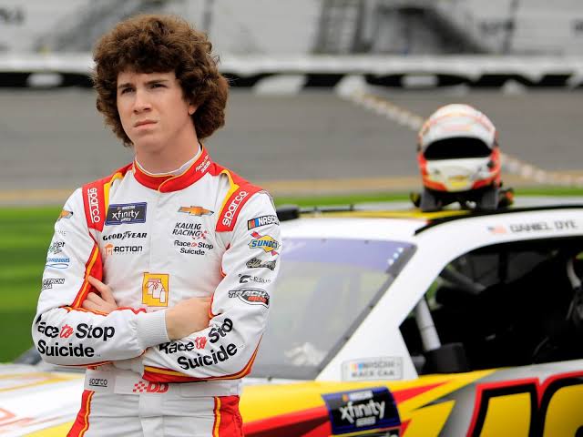 “Honoring a Legacy: Daniel Dye & Kaulig Racing pay tribute to Adam Petty with a stunning throwback scheme at Darlington! 