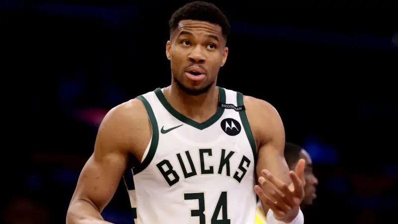 Antetokounmpo shines as the Bucks defeat the Lakers, who are struggling with injuries.