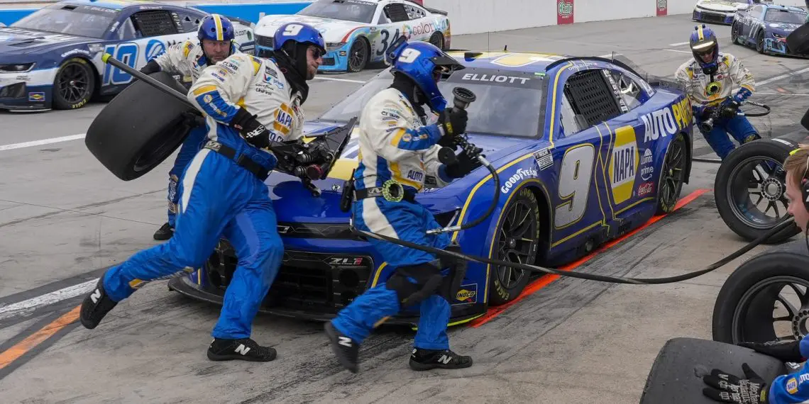 Chase Elliott’s Dynasty Overpowers Jimmie Johnson’s Cup Star – NASCAR’s New Era Unveiled