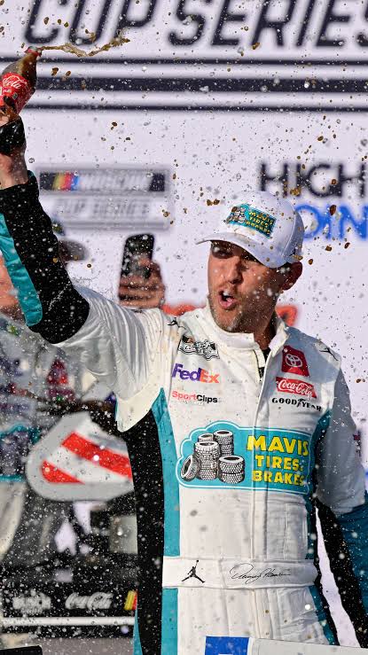 Bubba Wallace Hands Denny Hamlin Darlington Win — See Why Fans Believe So…