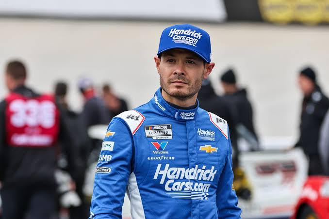 King of Thunder Valley: Kyle Larson Strikes Gold Again at Bristol!